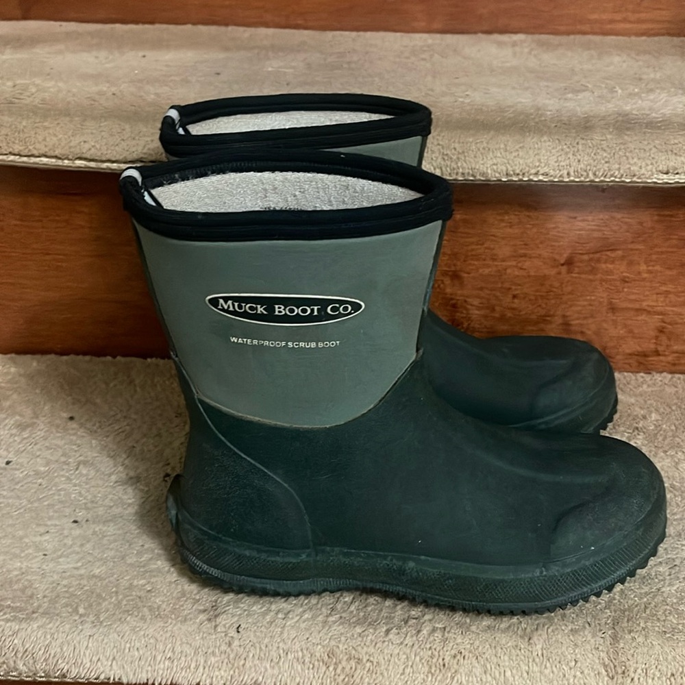 MUCK BOOT CO. Unisex Waterproof Boots Women’s Size 6/6.5, Men Size 5/4.5